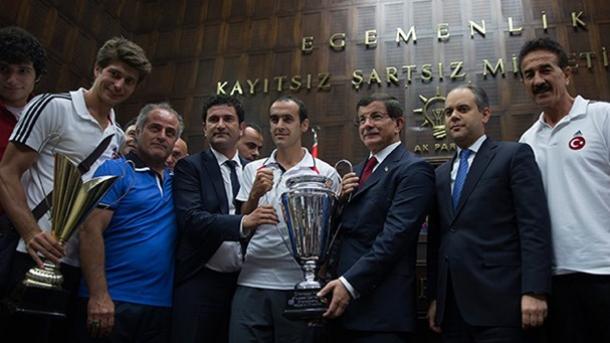 Ahmed Davutoğlu  a fost vizitat de  sportivi