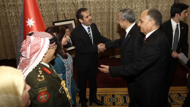 约旦驻安使馆举行独立和建军日招待会