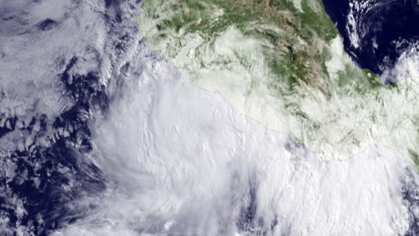 Huracán Iselle se aleja de costas mexicanas del Pacífico