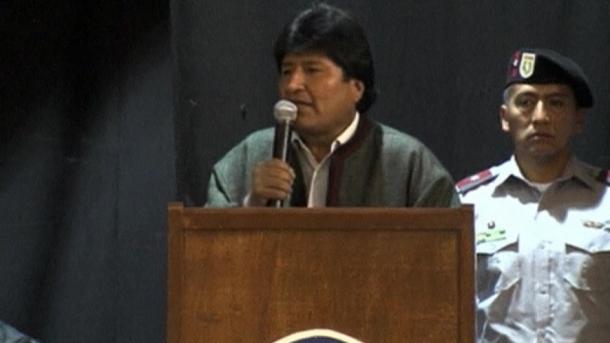 Evo Morales viaja a Ecuador para dar cien toneladas de ayuda humanitaria
