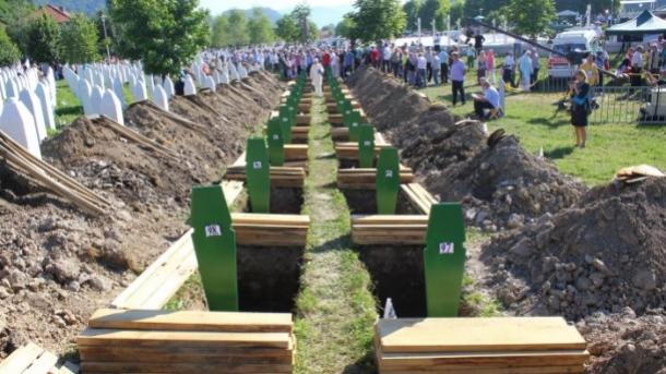 "Srebrenitsada hələ kütlәvi məzarlar var, ürəklər yenidən yanır"
