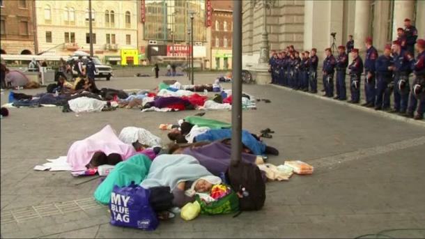 Caos a Budapest. Orban: valuteremo sistema quote, muro con Croaz