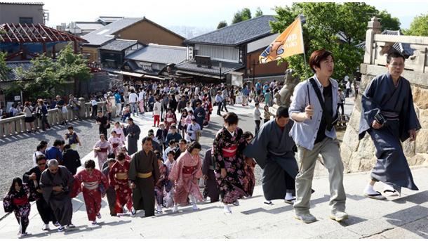 Japonia înaintează cu  încredere în industria turismului.