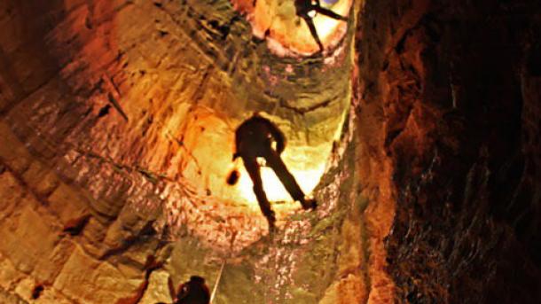 عملیات پاک‌سازی اورستِ غارهای جهان در ایران