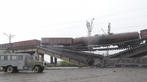 تجزیه طلبان  اوکراین پل راه اهن دونتسک را منفجر کردند