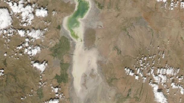 "انتقال اب دریاچه وان به دریاچه ارومیه در دستور کار قرار ندارد"