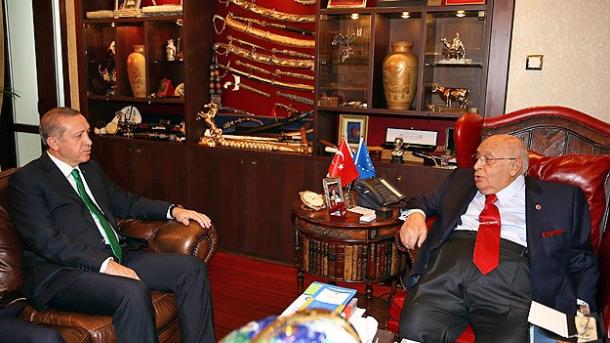Visita de pésame del mandatario Erdoğan al ex presidente Demirel