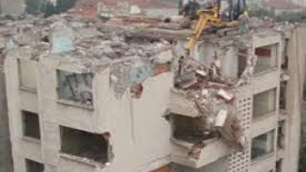 ڈھاکہ میں فیکٹری کی چھت کرنے سے 7  افراد  ہلاک 53 زخمی 
