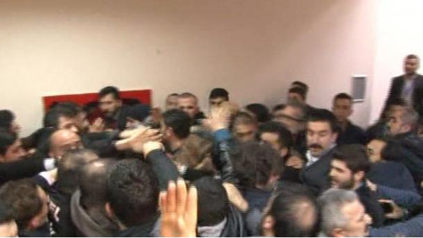 احمدی نژاد پس از بورسا در استانبول نیز مورد اعتراض قرارگرفت