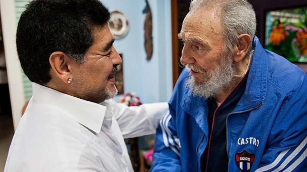 Fidel Castro escribe carta a Maradona