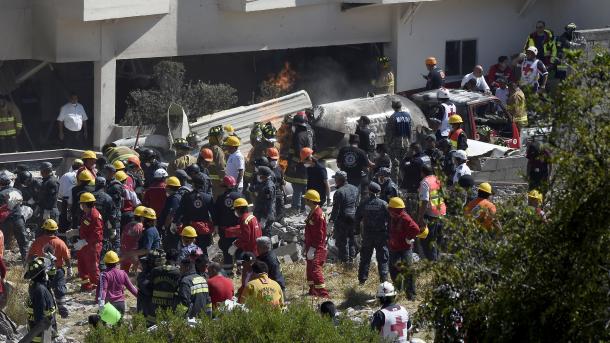 Peña Nieto y Mancera visitan a víctimas tras explosión de gas