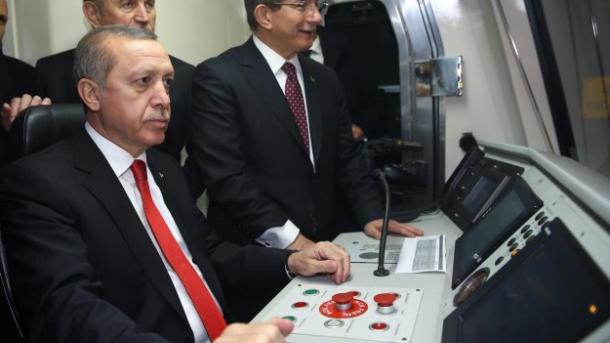 Erdoğan inaugura nova linha do metro de Istambul