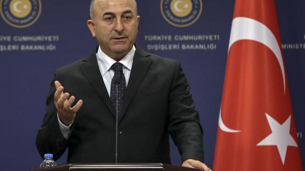 Ministro turco critica al Occidente por combatientes en Siria