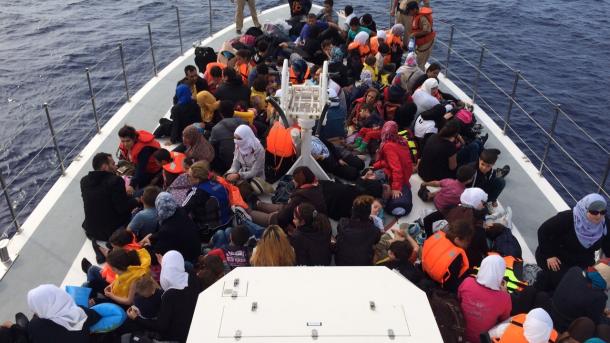 Лодка с бежанци потъна край Анталия