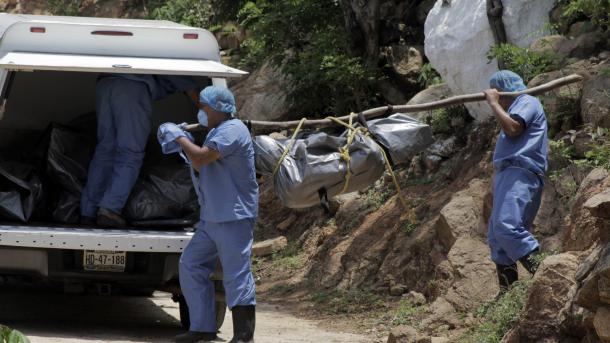 Encuentran 10 cuerpos en fosas clandestinas en Acapulco
