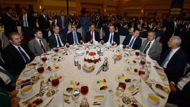 土耳其政客出席工商业协会的开斋宴