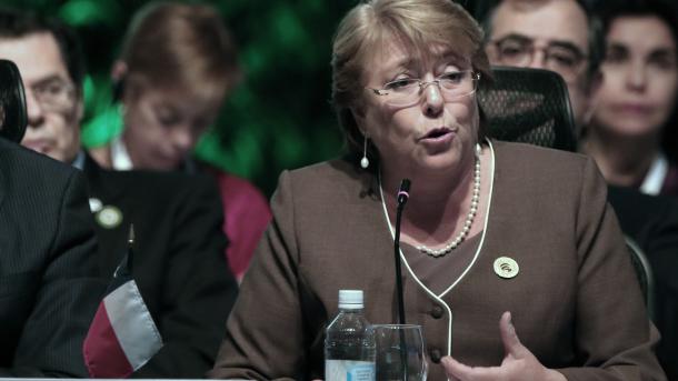 Bachelet anuncia nueva Constitución y duro plan anticorrupción