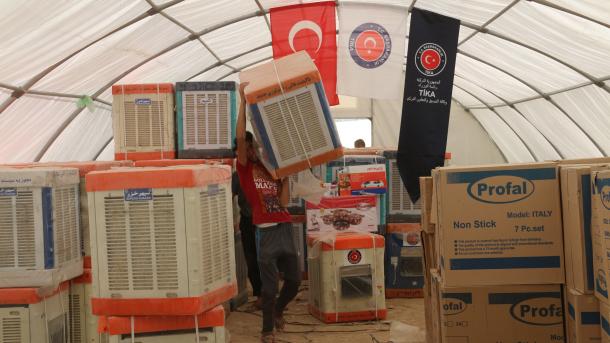 土耳其为伊拉克土库曼难民提供人道援助
