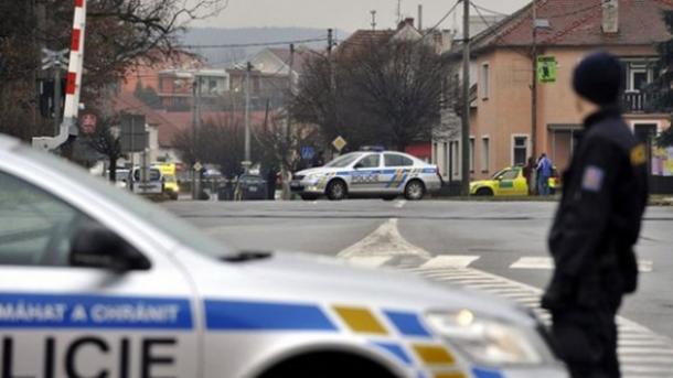 Hombre armado mata a ocho personas en República Checa