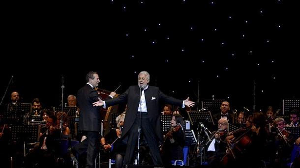 Plácido Domingo ofrece un concierto magnífico en Estambul