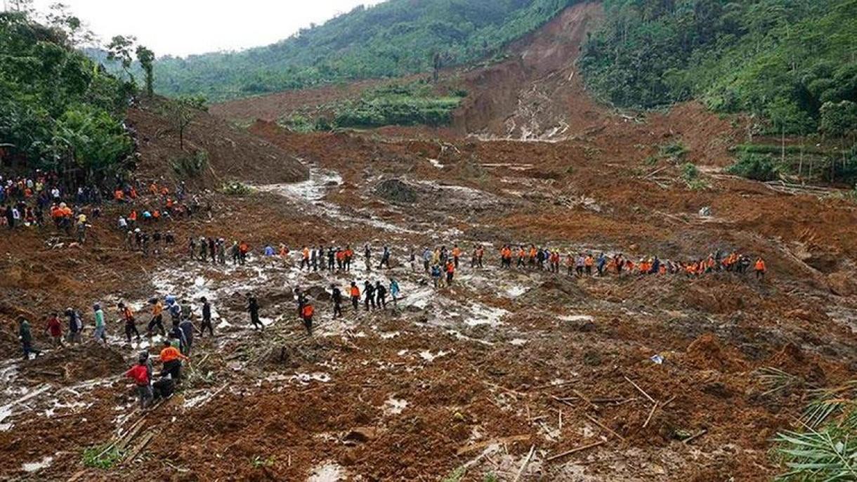 Földcsuszamlás történt Indonéziában: 5 halott