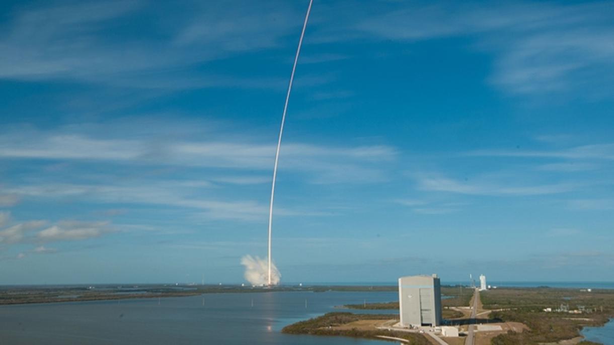 Ракета на SpaceX не успя да кацне върху плаващата платформа
