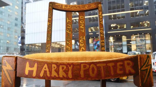 Subastan la silla en la que J.K. Rowling escribió “Harry Potter”