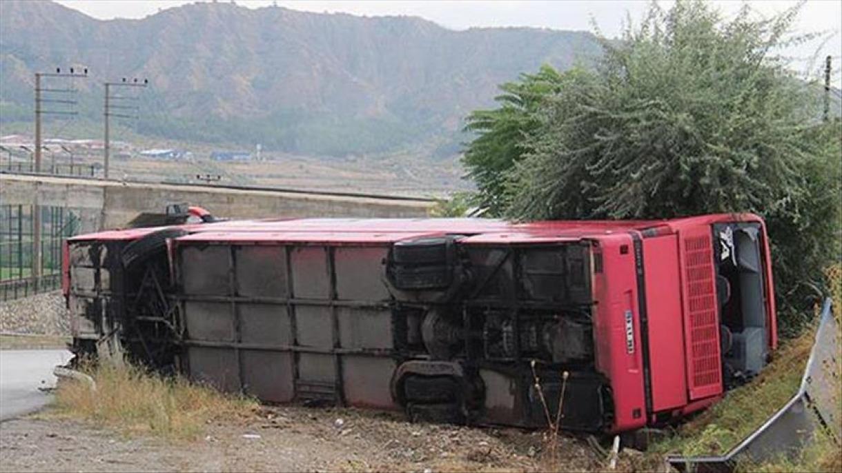 واژگونی اتوبوس در زامبیا 20 کشته و 48 زخمی بر جای گذاشت