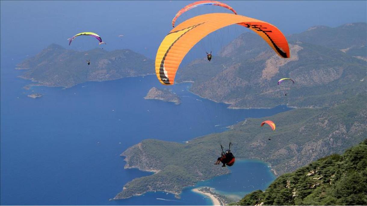 پرش از ارتفاع و پرواز با پاراگلایدر در فتحیه ترکیه