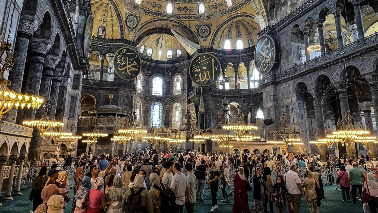 Moscheea Hagia Sophia atrage mulți vizitatori