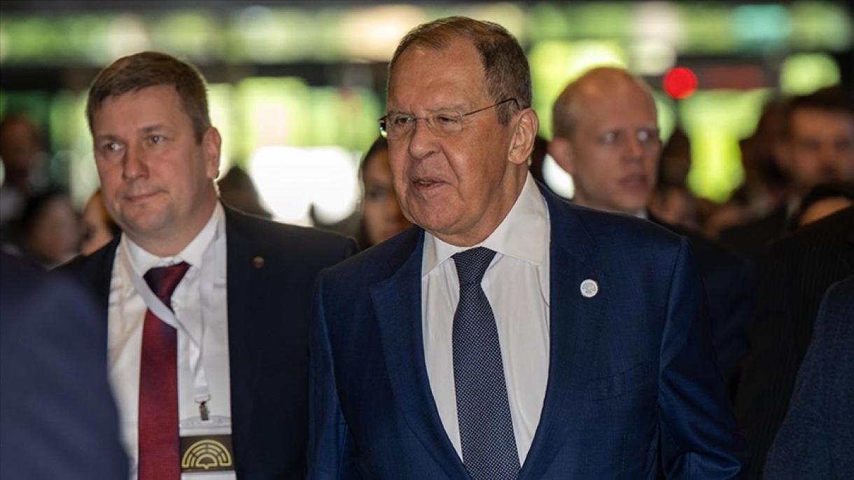 Lavrov orosz külügyminiszter: nem szabad kizárni a csapatok küldését Ukrajnába