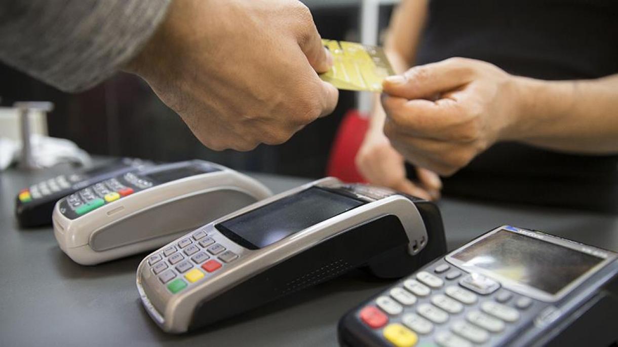 İrandakı banklardan müştərilərinə ilk kredit kartı