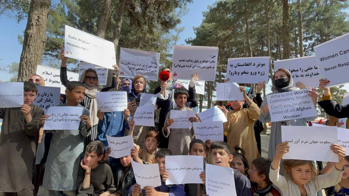 阿富汗女性要求恢复受教育权和就业权