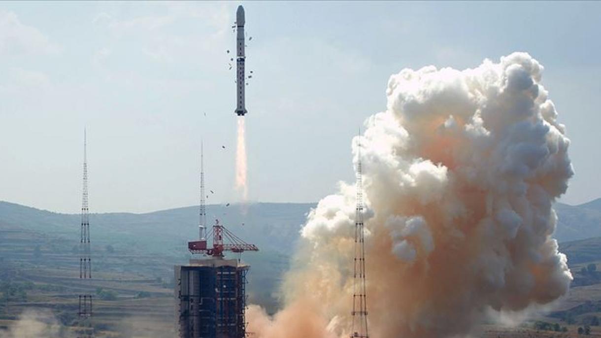 中国将嫦娥五号月球探测器送入太空