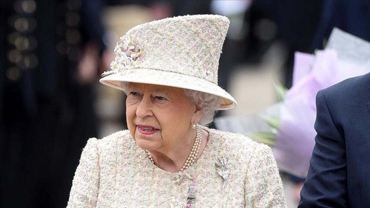 A Rainha Isabel II de Inglaterra está sob supervisão médica
