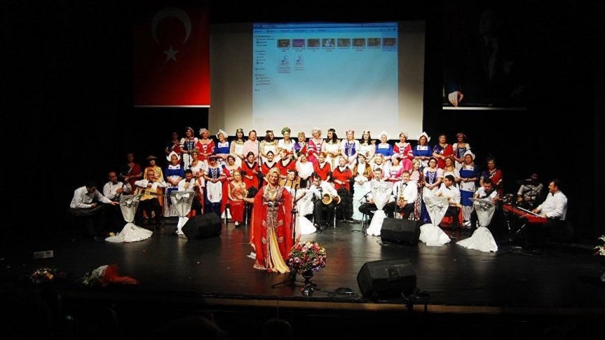 Las mujeres de Bursa cantan en conmemoración del Coro del Ejército Rojo