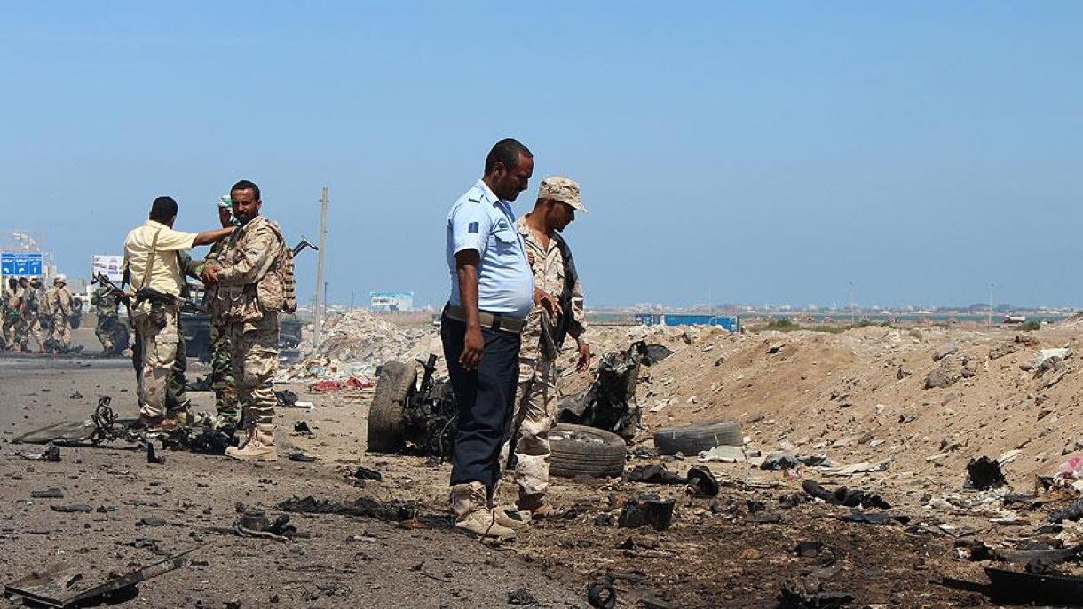 也门亚丁国际机场附近海军基地遭袭 20人死