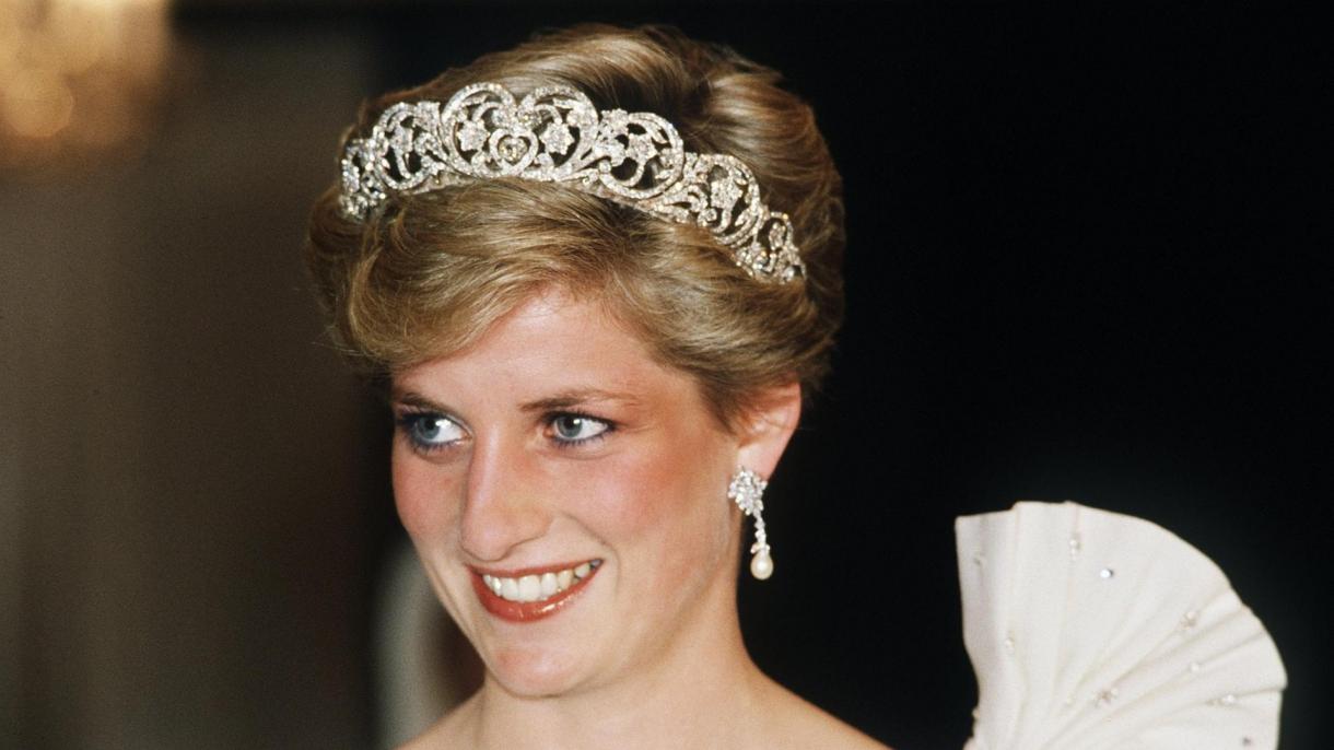 Şahzadə Diananın əlyazma məktubları 67.900 funt sterlinqə satıldı