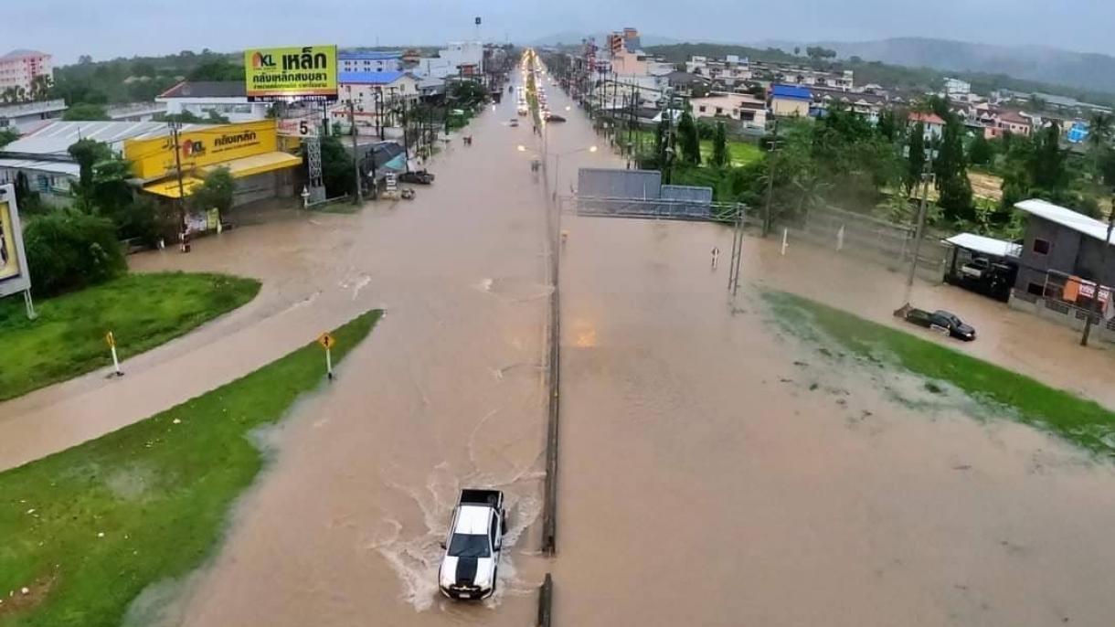 泰国1361个村庄被淹