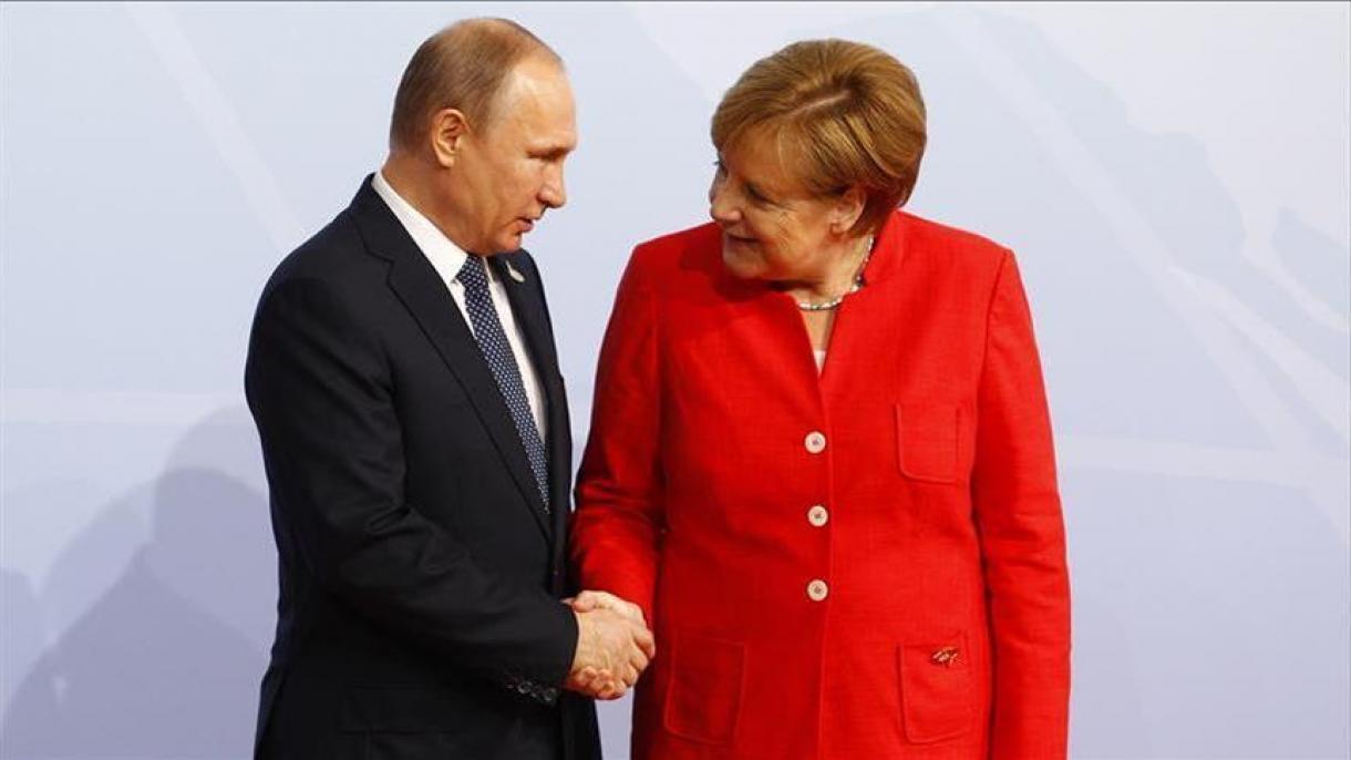 俄罗斯总统普京在莫斯科会晤德国总理默克尔