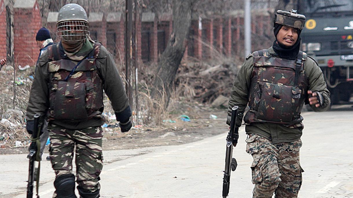 印度安全部队与叛乱分子发生冲突