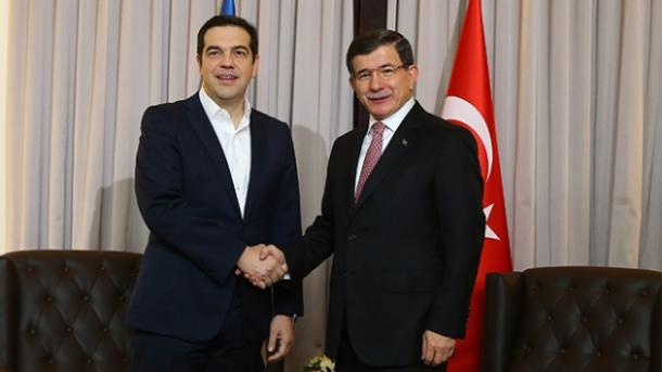 Izmirben találkozik Davutoğlu és Ciprasz