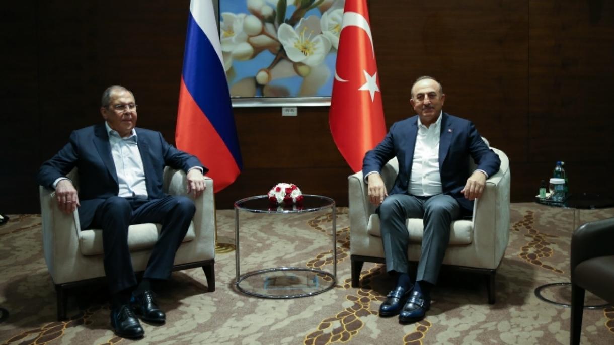 Çavuşoğlu: "A Turquia continuará a trabalhar com a Rússia para um processo político na Síria"