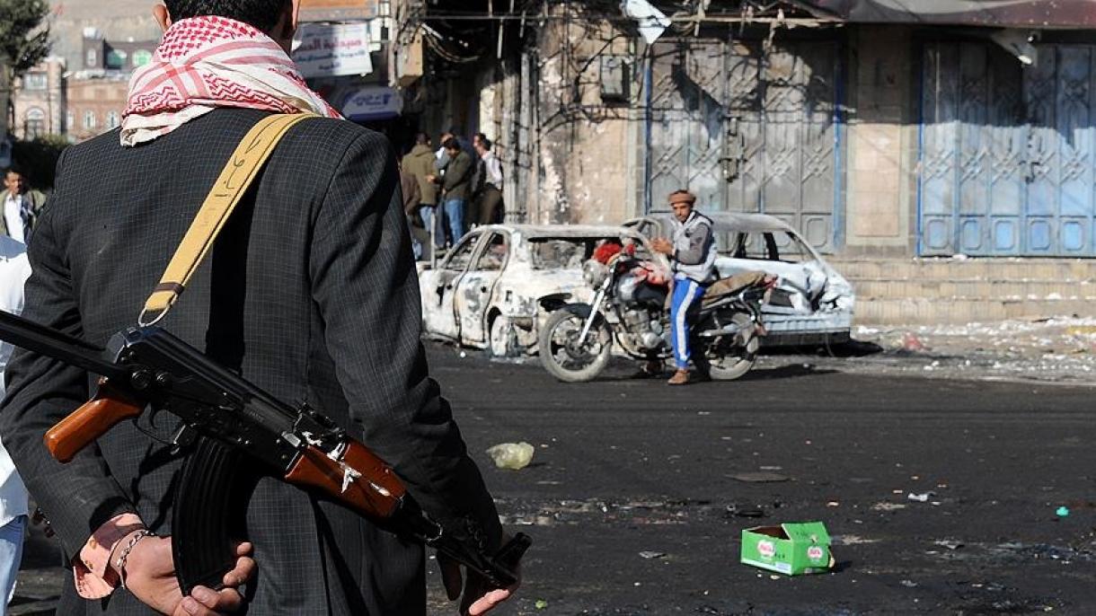 حوثیوں کے ایک برطانوی پیٹرول ٹینکر کو میزائل سے نشانہ بنانے پر ٹینکر میں آگ بھڑک اٹھی