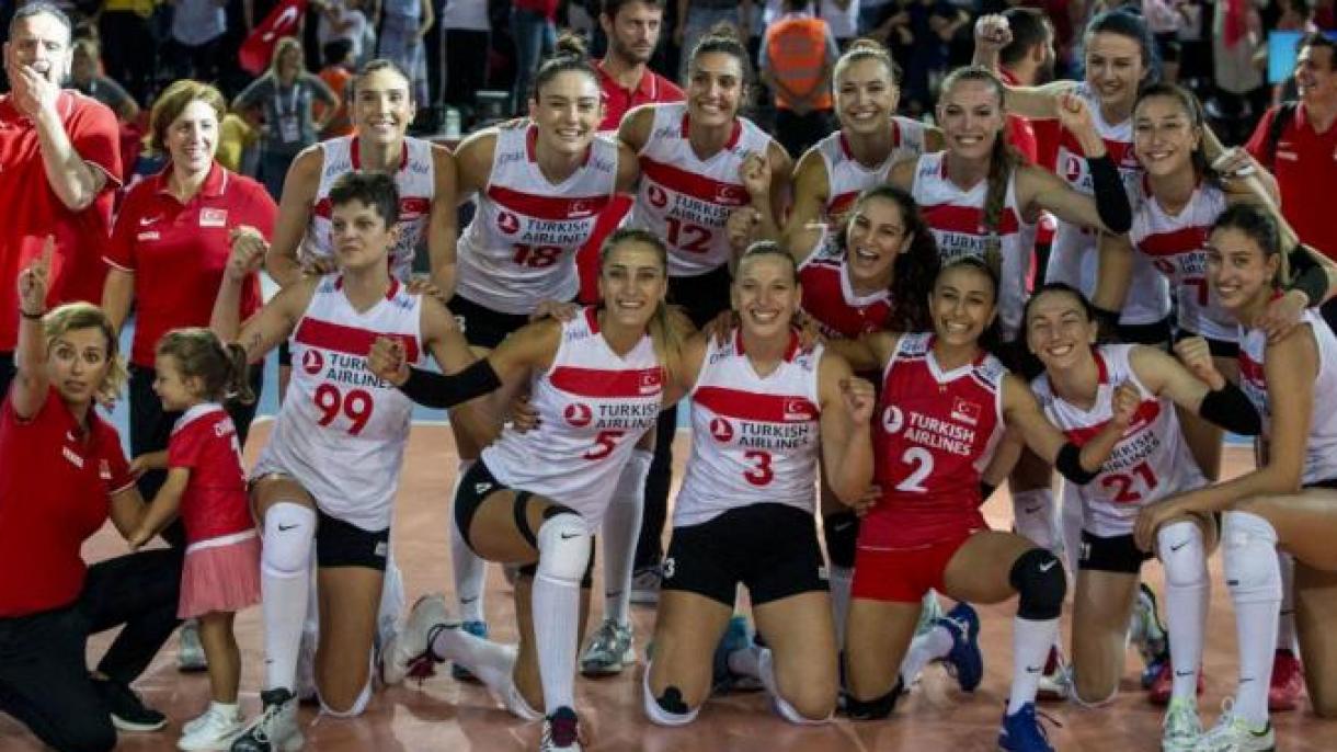 Turquía alcanza las semifinales del Europeo