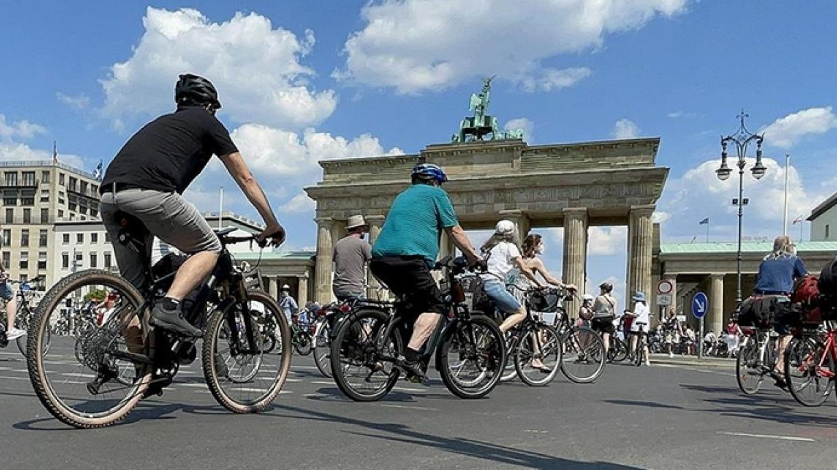 Almaniyada velosipedli aksiya keçirilib