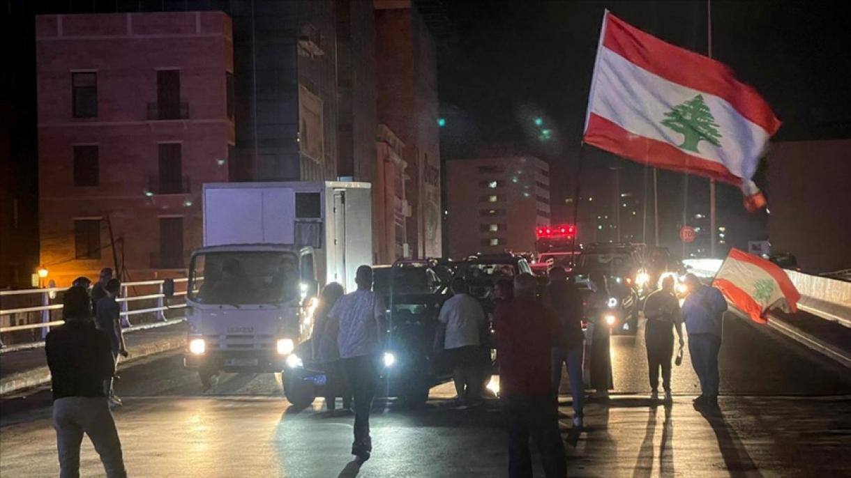 Os libaneses saíram às ruas para protestar contra a crise econômica