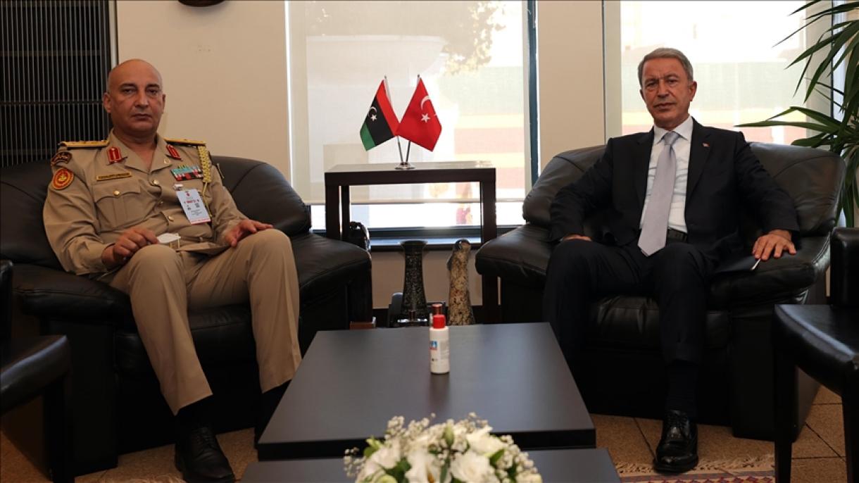 وزیر دفاع ترکیه با رئیس ستاد کل ارتش لیبی در استانبول دیدار کرد