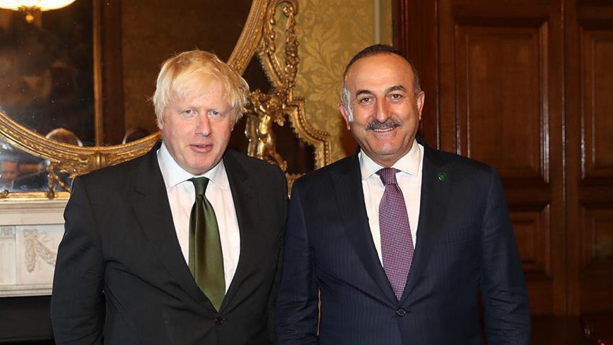 گفتگوی تلفنی وزیران خارجه ترکیه و انگلستان