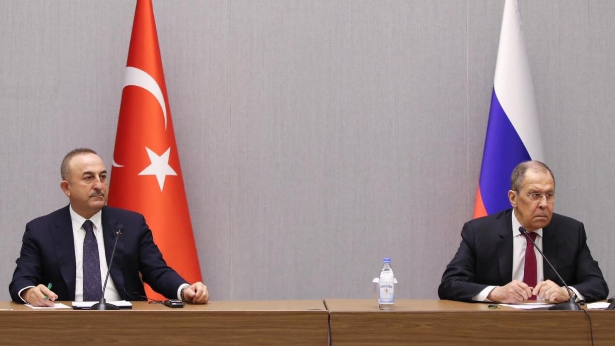 Çavuşoğlu mantuvo una conversación telefónica con su par ruso Lavrov